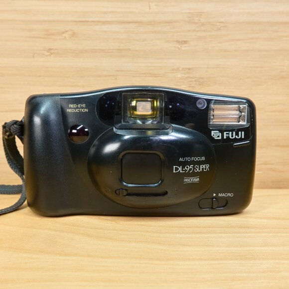 Vintage Fujifilm DL-95 Super, Point and Shoot Film Camera - Picture 3 of 8
